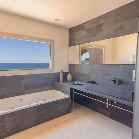 Вилла Wonderful Menorca 6 Bedrooms Increible Great Pool And Terrace Area With Stunning Sea Views Сон-Боу