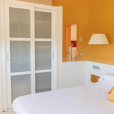 Вилла Wonderful Menorca 6 Bedrooms Increible Great Pool And Terrace Area With Stunning Sea Views Сон-Боу